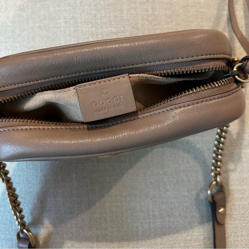 Gucci “GG Marmont Mini Shoulder Bag” in Dusty Pink Leather - Picture 4 of 11